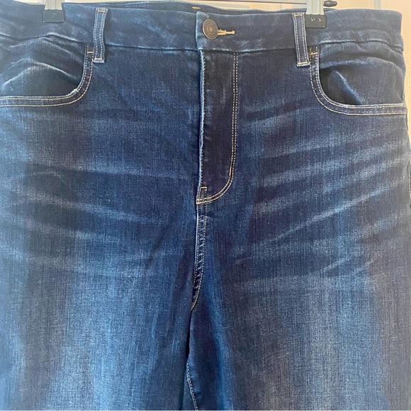 American Eagle Curvy Hi Rise Jegging - Picture 2 of 6